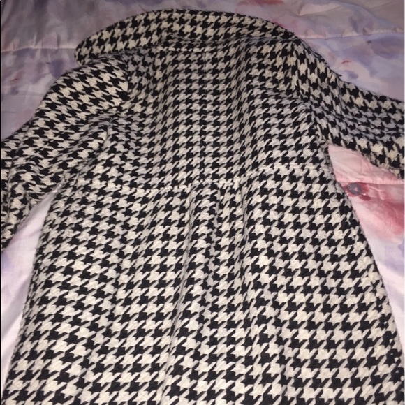 A black and white trench coat - Picture 4 of 4